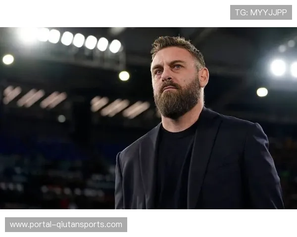 德罗西赛后复盘比赛，热那亚更衣室团结氛围浓厚