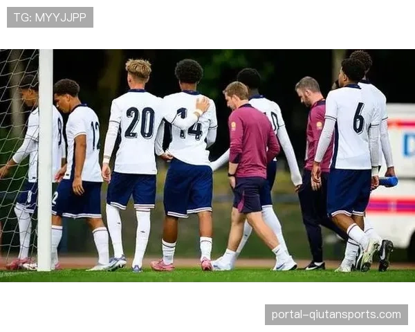 英超俱乐部联合发起反对球场内种族歧视的“平等周末”活动